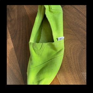 Lime Green size 7.5 Tom’s